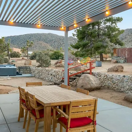 Rocky Ridge Retreat - Hot Tub, Fire Pit & Bbq! Home